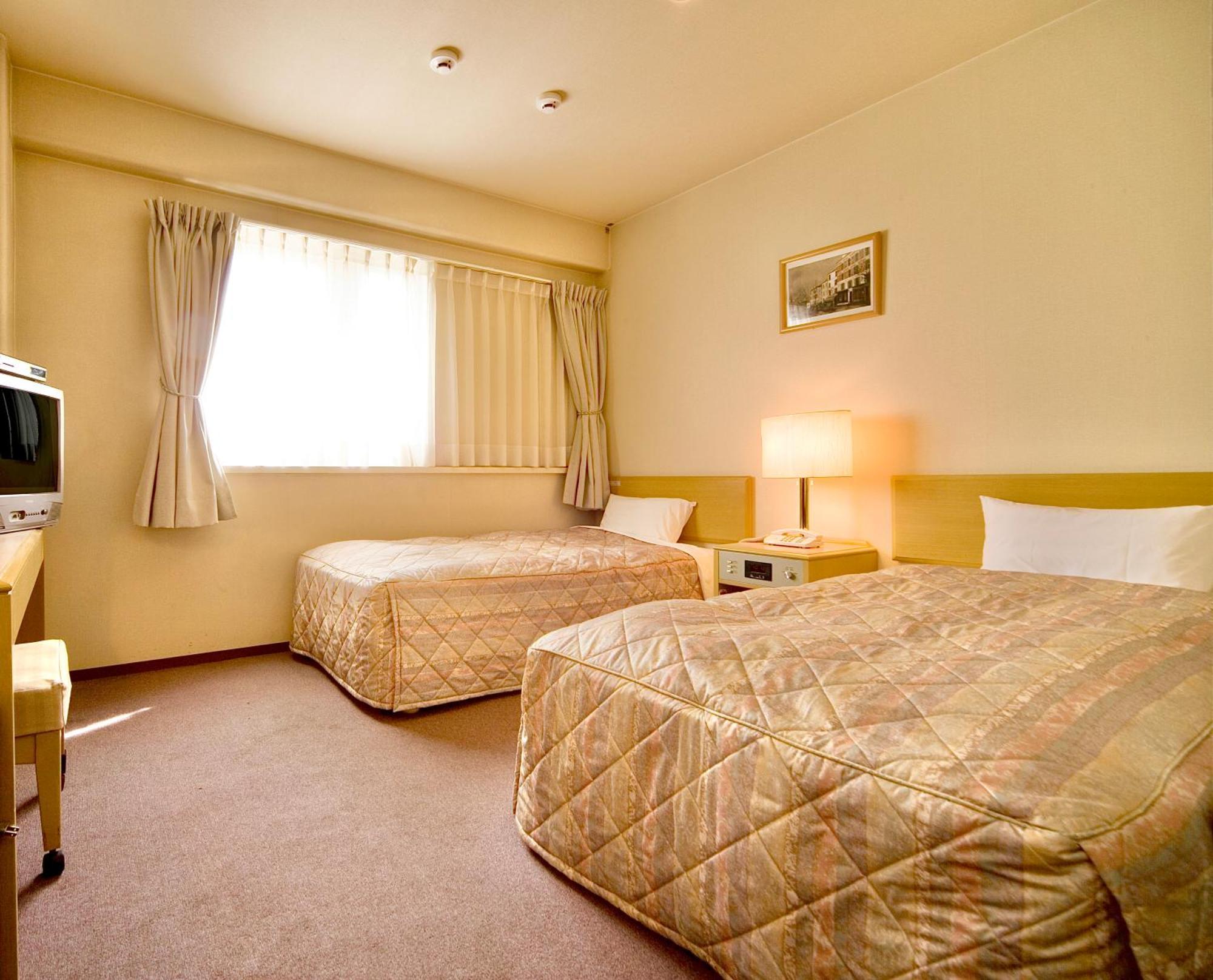 Kurashiki Ekimae Universal Hotel Экстерьер фото
